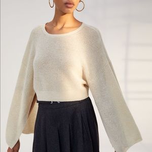 NEW UNWORN Aritzia Babaton cape sleeve sweater